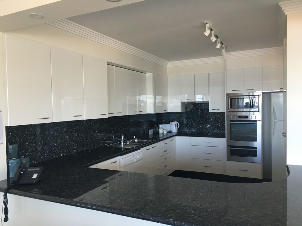 Bella Vista Three Bedroom Penthouse - In-Room Kitchen