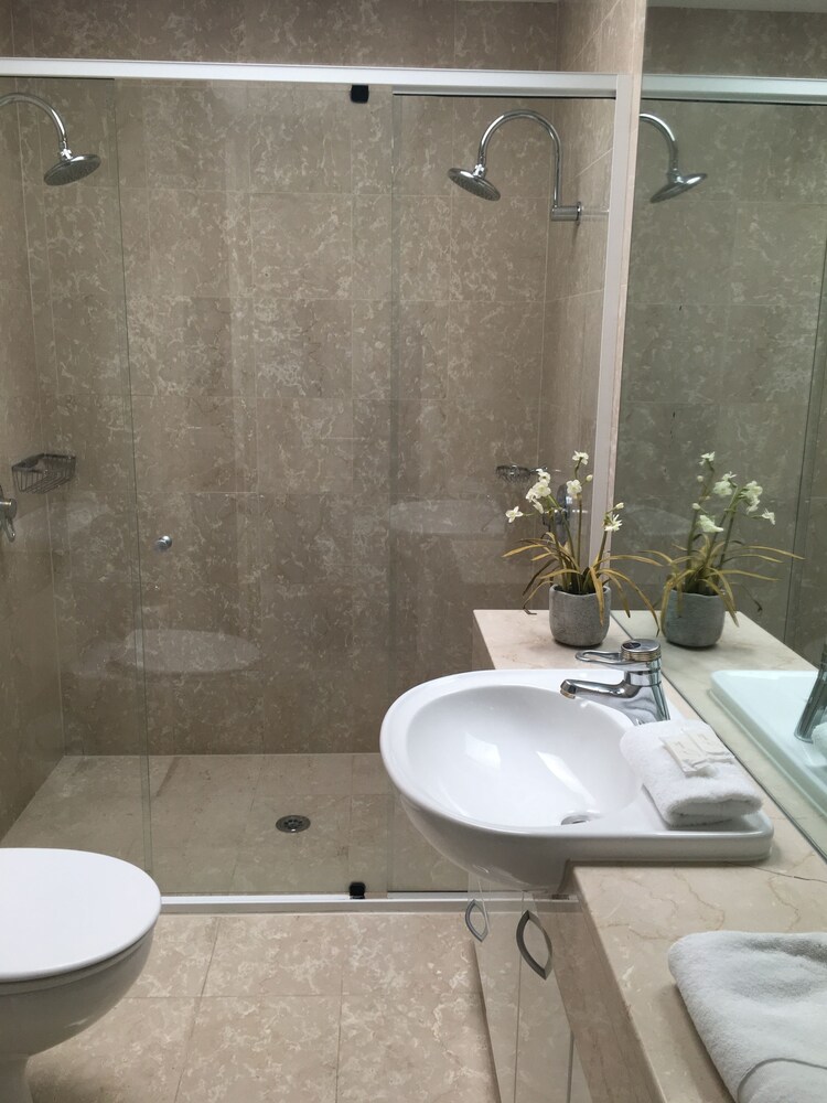 Bella Vista Three Bedroom Penthouse - Bathroom