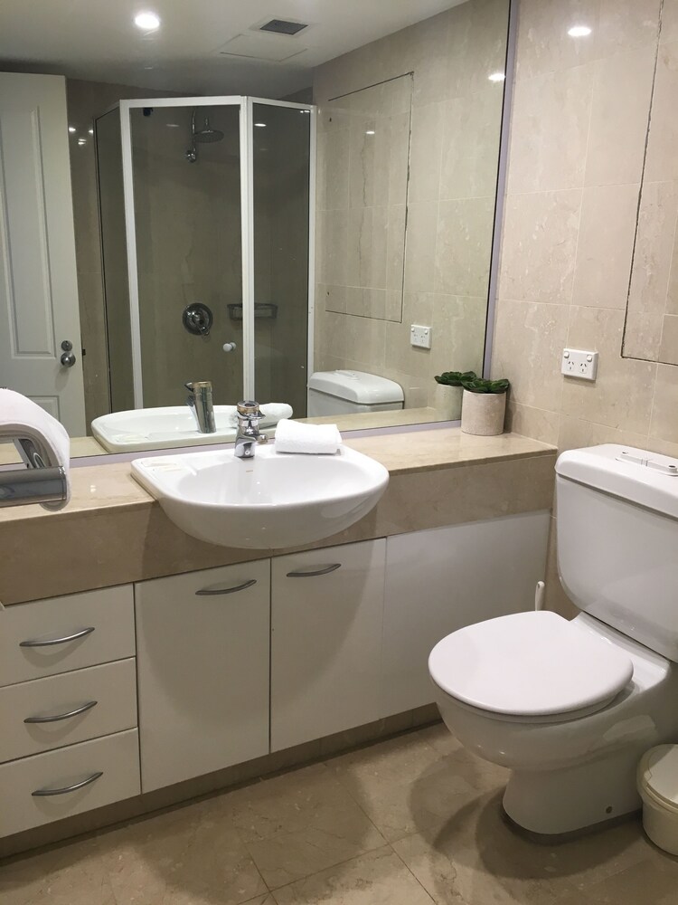 Bella Vista Three Bedroom Penthouse - Bathroom