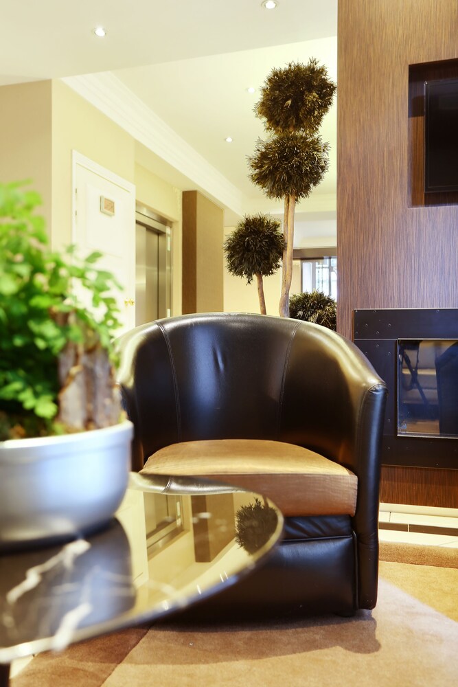 Hotel Lounge