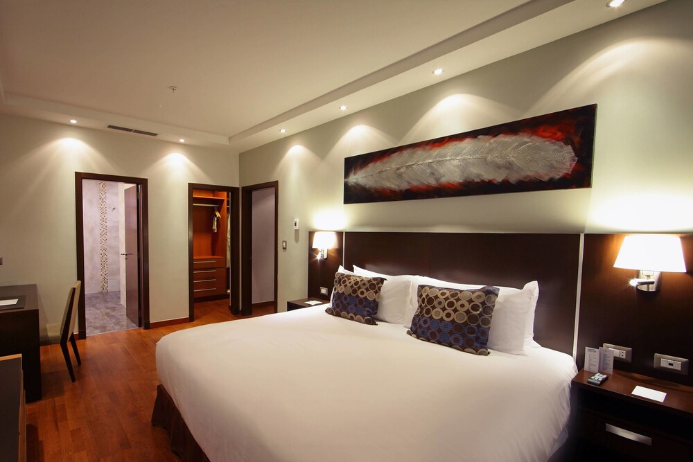 Suite, 2 Bedrooms (Master) - Guestroom