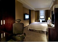 One King Bed (Premium Room)