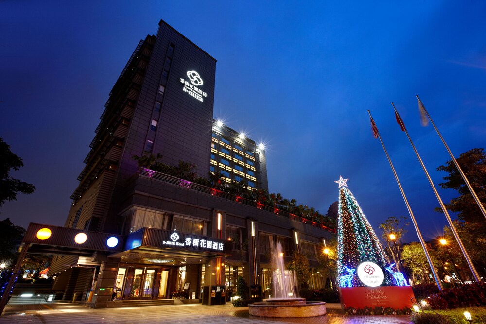 Hotel Front - Evening/Night