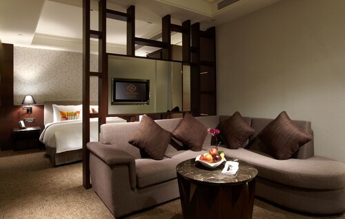 S Aura Hotel