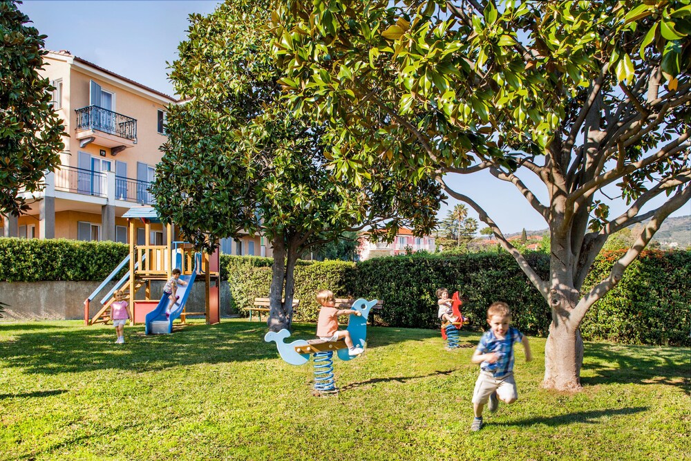 Childrens Play Area - Outdoor