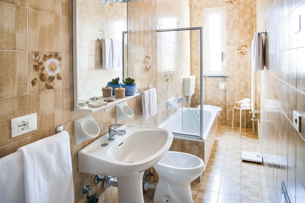 Superior Apartment - Bathroom