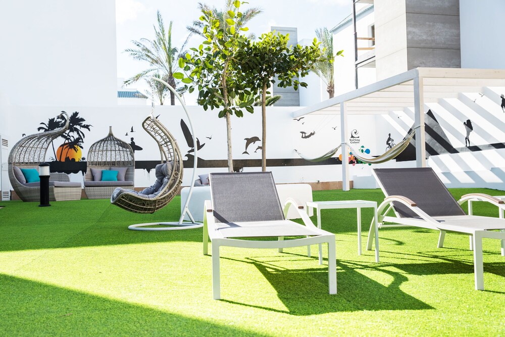 Poolside Bar