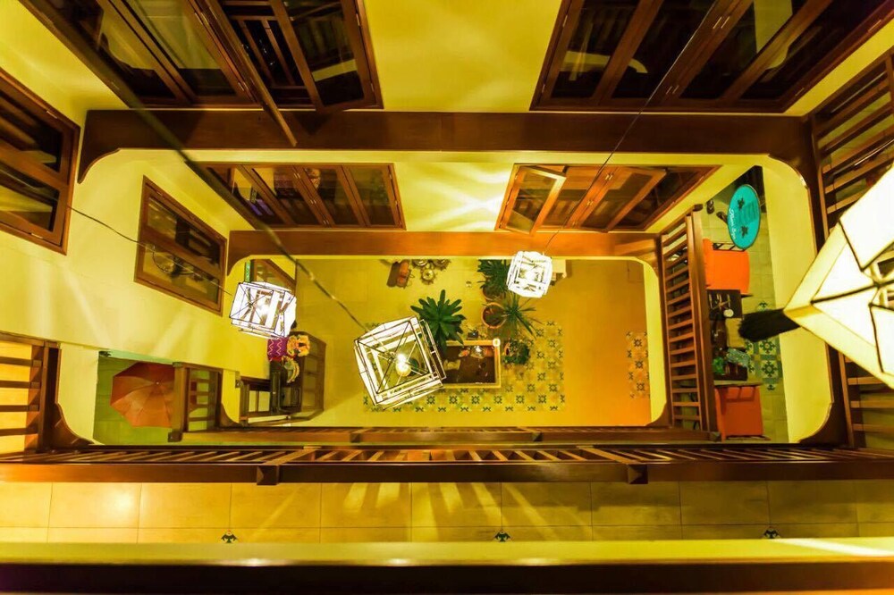 Hotel Lounge