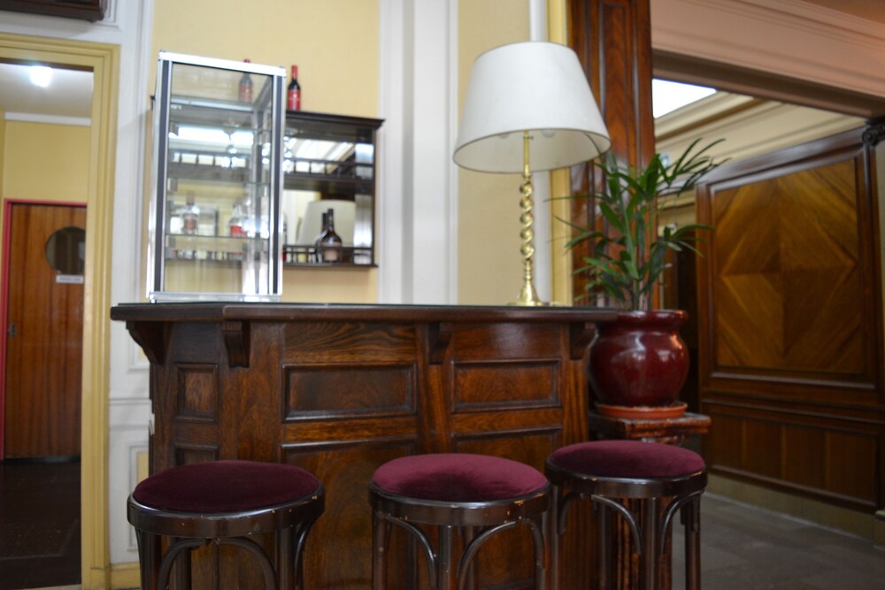Hotel Bar