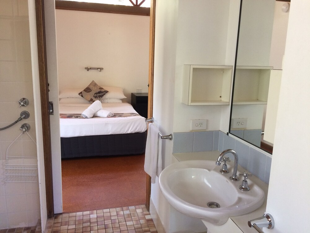 Cabin, 2 Bedrooms - Bathroom