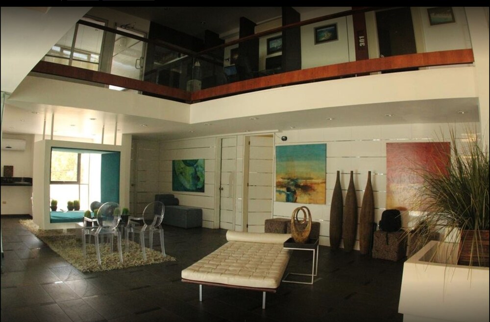 Executive Lounge