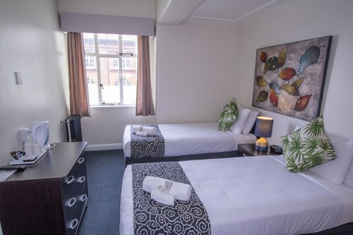 Hotel Waterloo & Backpackers (formerly Downtown Backpackers)