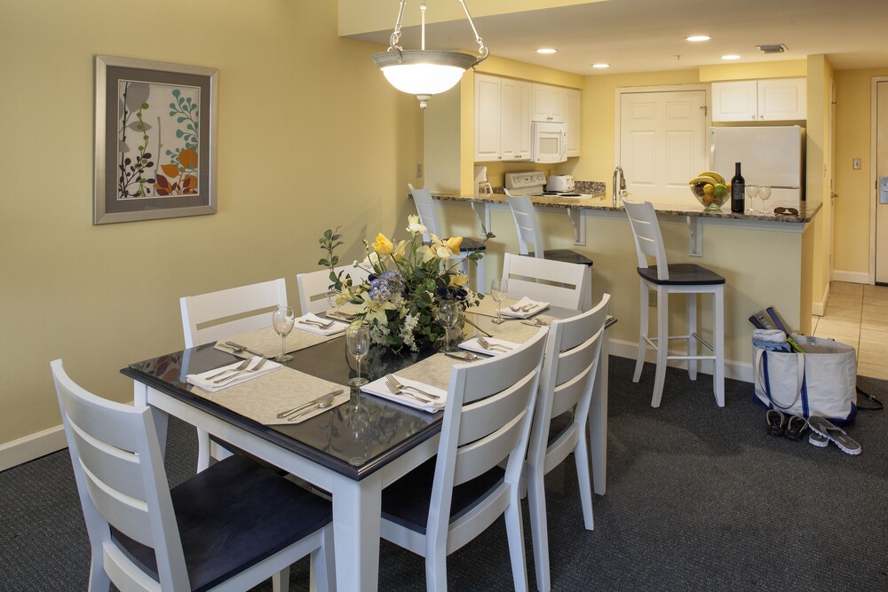 Villa, 2 Bedrooms - In-Room Dining
