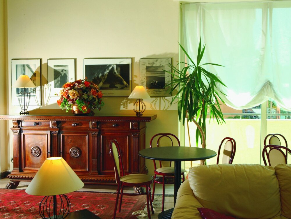 Hotel Lounge
