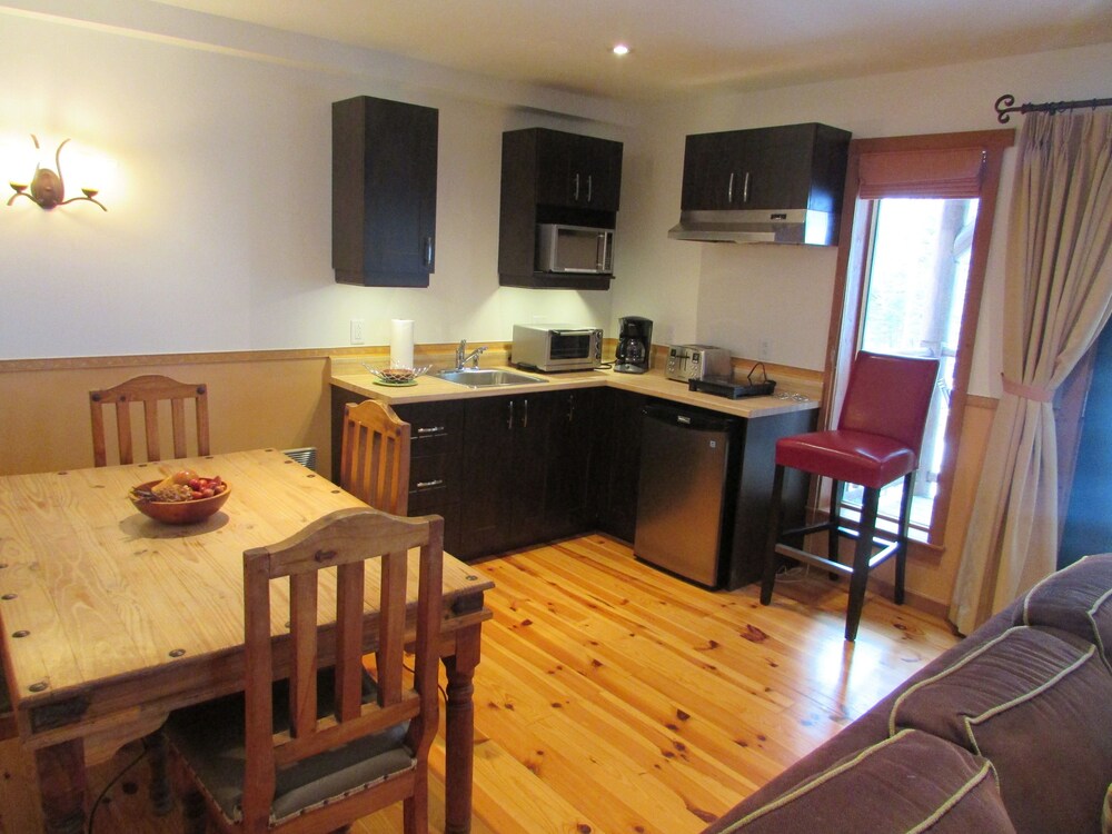 Grand Suite, 1 Queen Bed with Living Room and Private Terrace - In-Room Kitchen