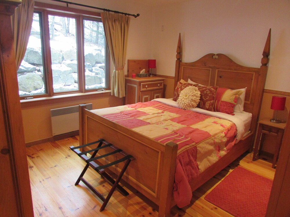 Grand Suite, 1 Queen Bed with Living Room and Private Terrace - Guestroom View