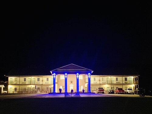 Weston Inn & Suites