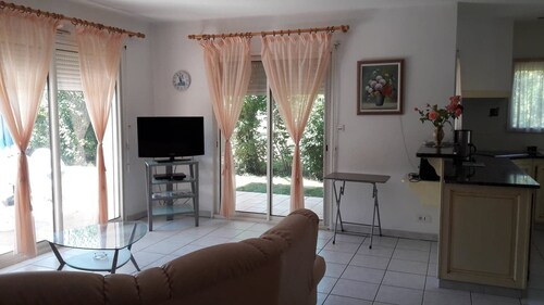 Maison Les Genêts 4* à Louer avec piscine