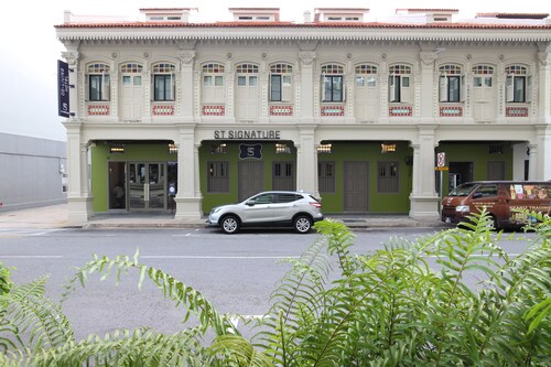 ST Signature Jalan Bear (8 hours, 12am - 8am) (SG Clean, Staycation Approved)