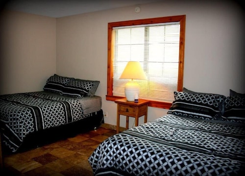 Cedarvale Cabins at Turner Falls