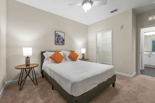 StayGia | The Point at Town Center | Luxe 2BR Suite | 6 Ppl
