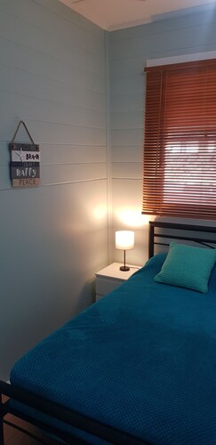 Sea Breeze at Hardwicke Bay - holiday home on the foreshore
