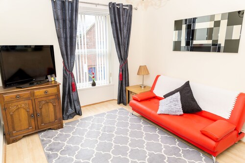 Sandgate 2-bed Apartment in Ayr Central Location