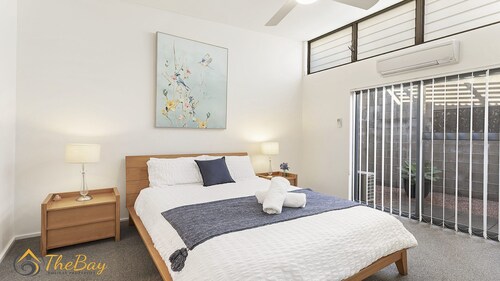 One Mile Ridge No.15 - Beautiful bushland views - WiFi, Air Con - Pool in Complex