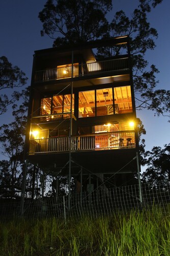 TREE HOUSE #1. Private, stone bath with amazing views to the Gold Coast.3levels.