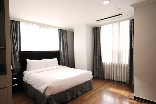 Ramada Hotels & Suites Seoul Namdaemun