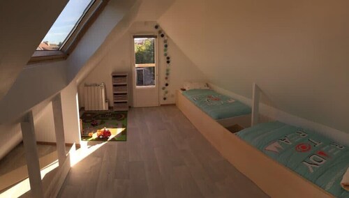 Charmante maison lumineuse-belle terrasse et poêle-plage a pied
