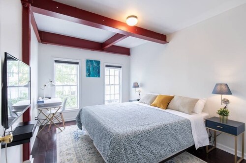 This apartment is a 1 bedroom(s), 1 bathrooms, located in Washington, DC.