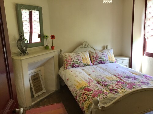 Stunning stone3 bedroom house with views over lake and surrounding hills