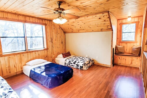 Spacious cabin in rural area close to Turner Falls and Chickasaw National Park