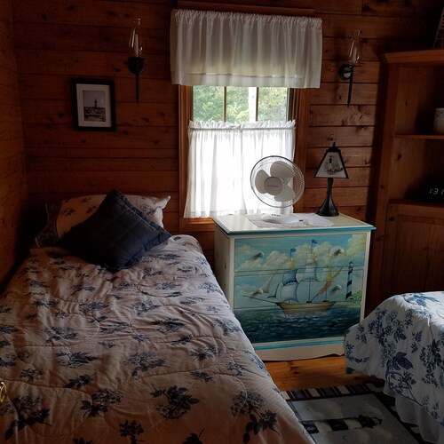 Mainely Waterfront Cabin- Five ***** experience, beach front, wifi, no pet fee