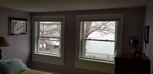 "Live on the lake" 3br home-big yard-cabana-Great Sunsets