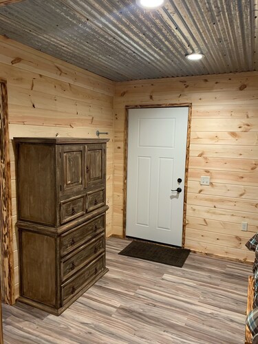 New, romantic cabin in the woods near Little River Canyon and Desoto!