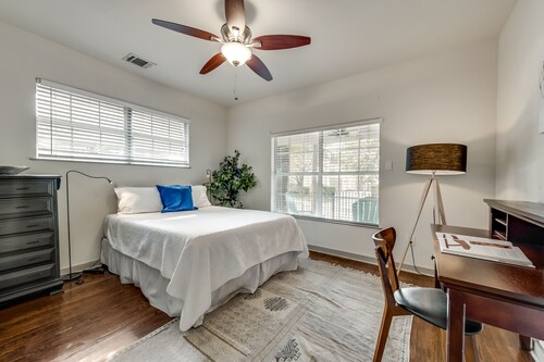 Private Home in the Heart of Oak Lawn!