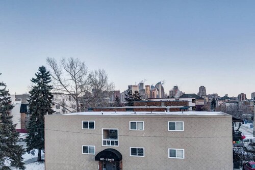 ★Close to DT★4.5 Baths ★ Full House ★ Fireplace 29