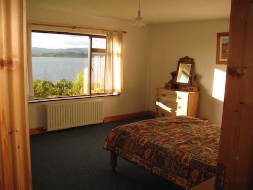 Picturesque, Cozy Stay on Bantry Bay, Access to Private Beach