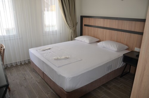 Piyes Otel