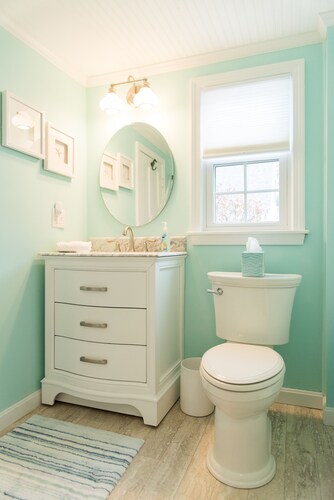Relaxing, Newly Renovated Beach Cottage! Steps to Pine Point Beach!