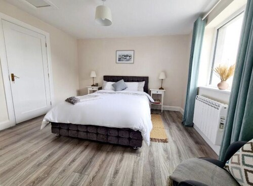 Cosy Spacious Cottage in the Limerick Countryside