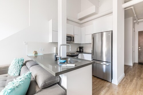 Simply Comfort. UV DISINFECTED 2 Storey LOFT. Gym. Free Parking