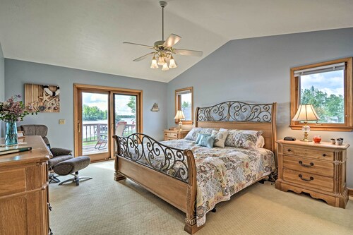 Lakefront Cottage w/ Deck & July 3 Firework Views!