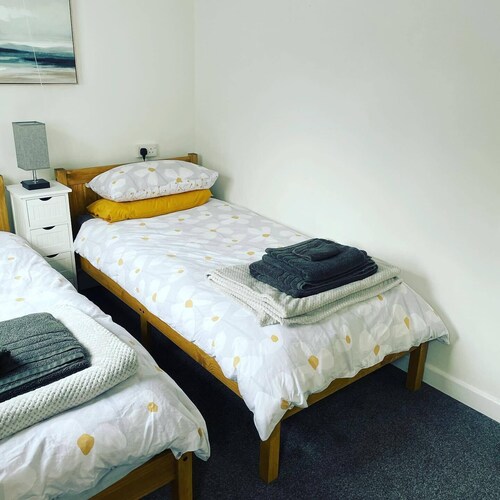 Family & dog friendly seaside flat Llansteffan Carmarthen West Wales sleeps 6
