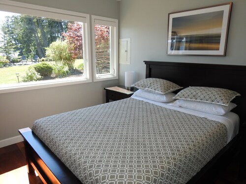 Ocean Front Cottage in Sooke on Vancouver Island Kayaking Hot Tub
