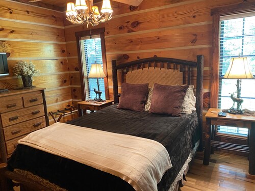 Deer Run Cabin, walking distance to the Little Canyon Rim