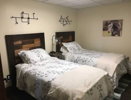 The Ridge Bed & Breakfast (check in 4pm-7pm)
