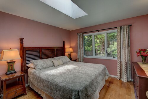 Hawaii Life Rentals presents Liko Lehua Cottage in Volcano,HI! Sleeps 2-4.
